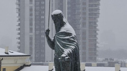 ДО САДА НЕВИЂЕНА ФОТОГРАФИЈА: Споменик Стефану Немањи, нови симбол Београда, у пуној величини (ФОТО)