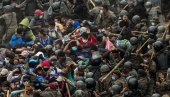 ВОЈСКА СЕ СУКОБИЛА СА МИГРАНТИМА: Неколико хиљада избеглица јуриша на границу! (ФОТО/ВИДЕО)