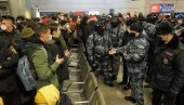 OD POZIRANJA U AVIONU DO – HAPŠENJA: Put Navaljnog od Berlina do Moskve, “kvar” preusmerio sletanje, sa “Šeremetjeva“ otišao u pratnji policije