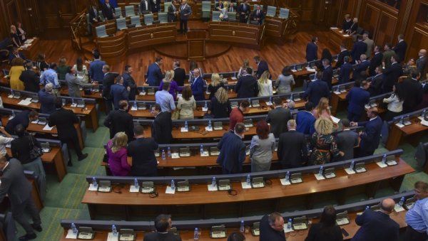 BUFFET LOCK BECAUSE OF SERBIAN WATER: Parliament's showdown in Pristina with our products got a bizarre epilogue