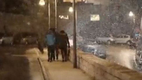 STIGAO IM LEDENI TALAS: U Dubrovniku pao sneg, ima ga i na ostrvima (VIDEO)
