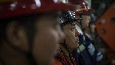 НЕ ПРЕСТАЈТЕ ДА ПОКУШАВАТЕ: Драма у Кини, заробљени рудари након недељу дана послали поруку да су живи