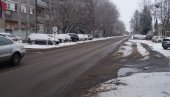 ČISTE SNEG I SA TUĐIH PUTEVA: Komunalci u Vrbasu i Srbobranu održavaju saobraćajnice, ne sporeći se oko nadležnosti