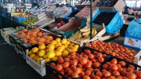 TEZGE  PREPUNE,  ALI CENE  VISOKE: Na tržnicama kilogram limuna,pomorandži i mandarina oko 200 dinara