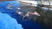 TRADICIONALNO PLIVANJE IPAK ODRŽANO : Uprkos debelom minusu za časni krst plivalo se na Zlatiboru i u Priboju