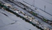 ЛАНЧАНИ СУДАР 130 АУТОМОБИЛА:  Снежна олуја захватила аутопут у Јапану - једна особа погинула, 10 повређених (ВИДЕО)