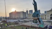 TRAVA OKO STEFANA NEMANJE: Čak 67 radnika JKP Zelenilo Beograd  okupiralo  Savski trg, sve mora da završe do 27. januara