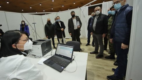 GRADONAČELNIK VUČEVIĆ NAJAVIO: Hala 1 spremna za masovnu vakcinaciju Novosađana (FOTO)