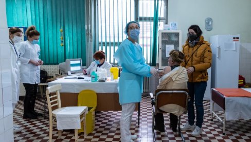 POČELA IMUNIZACIJA U ZRENJANINU: Dopremljeno 1.740 doza Sinofarma, vakcinu primilo prvih 20 starijih građana