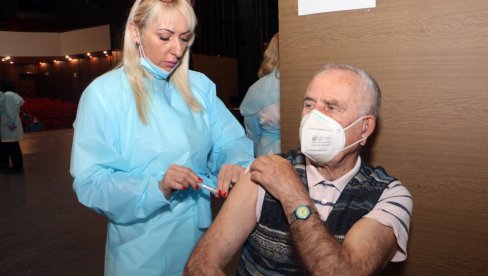 POČELA MASOVNA VAKCINACIJA U SMEDEREVU: Danas prima vakcinu 217 osoba starosne dobi preko 75 godina