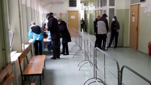 U RED ZA CEPIVO: I u Vršcu danas počela masovna vakcinacija građana