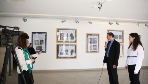 SRBI I JEVREJI UBIJANI NA KUĆNOM PRAGU: U KCNS dve memorijalne izložbe u znak sećanja na žrtve Novosadske racije