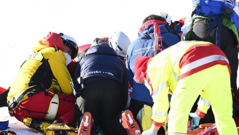 UZNEMIRUJUĆI VIDEO: Stravična povreda švajcarskog skijaša prekinula trku na stazi smrti (VIDEO)
