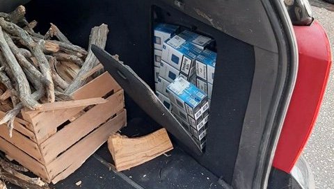 ЦИГАРЕТЕ У “ФОРДУ” Гранична полиција БиХ запленила 960 паклица у вредности од 500 КМ