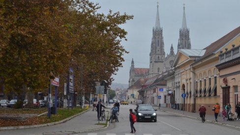 KOMUNALNA INSPEKCIJA U VRŠCU POJAČAVA RAD: Nadležni upozoravaju - Kažnjavaćemo zbog parkiranja na zelenim javnim površinama
