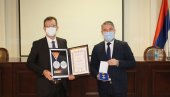 ZAHVALNOST ZA BORBU PROTIV KORONE: Medalje Republike Srpske domovima zdravlja