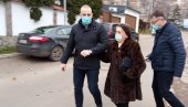 POMOĆ NAJSTARIJIMA: U Rakovici građane na imunizaciju vozio i predsednik opštine