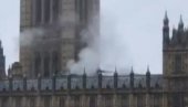 ПАНИКА У ЛОНДОНУ: Дим куља из парламента, откривено шта се догађа (ВИДЕО)