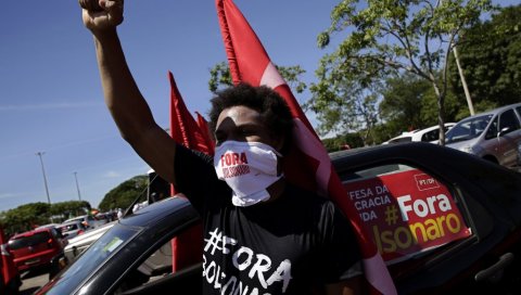 НАПОЉЕ БОЛСОНАРО! Хиљаде Бразилаца на улицама тражи опозив председника државе