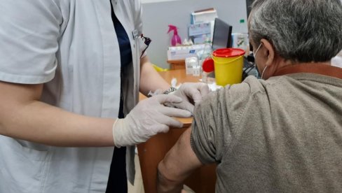 IMUNIZACIJA SE SPROVODI NA TRI PUNKTA: Gotovo hiljadu Novopazaraca primilo vakcinu protiv virusa korona