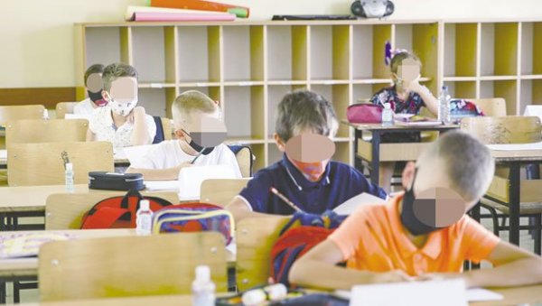 СЕМАФОР МОДЕЛ НИЈЕ ПРОПАО: Министар Бранко Ружић открио податке о заражавању у школама