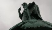 ЕКСКЛУЗИВНО: Новости на Савском тргу - ево шта се дешава на месту где ће вечерас бити откривен споменик Стефану Немањи (ФОТО/ВИДЕО)
