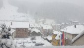 ПАДА ДУЖЕ ОД 36 САТИ: Снег завејао нововарошка села (ВИДЕО)