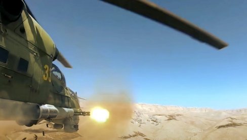 ОВАКО ИЗГЛЕДА НОЋНИ НАПАД „ЛЕТЕЋЕГ ТЕНКА“: Ми-24П сручио ватру на противника у Сирији (ВИДЕО)