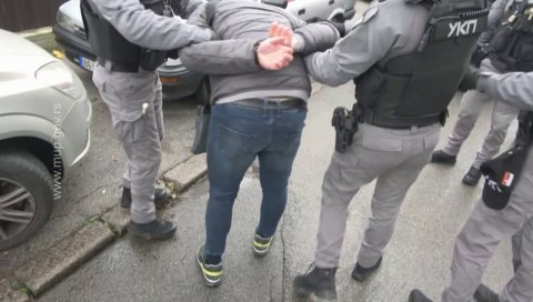 ЋАО, БРАЋО, ГДЕ ЈЕ ВУТРА: Београђанин хтео да купи дрогу, али ушао у аутомобил у којем су била двојица полицајаца