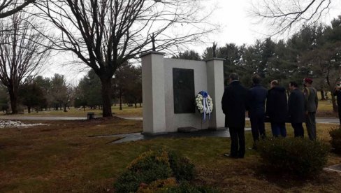 DA SE ISTINA NE ZABORAVI: Venac Ambasade Srbije na spomeniku žrtvama Holokausta (FOTO)