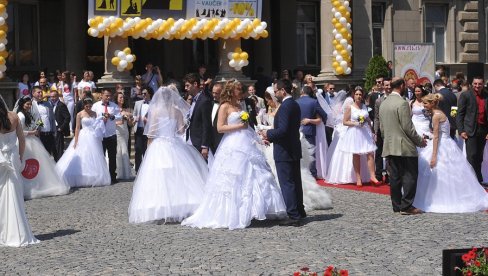 ČAK 3.000 VENČANJA MANJE: Pandemija se odrazila i na broj sklopljenih brakova u 2020.