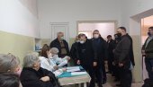 ВИШЕ ОД 10.000 ГРАЂАНА СА КОСМЕТА ПРИМИЛО ВАКЦИНУ: Обезбеђен и бесплатан превоз у здравствене центре