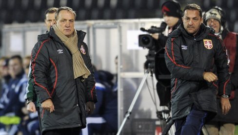 ЗБОГ БОЛЕСНЕ ЋЕРКЕ! Бивши селектор Србије постао помоћник легенди Манчестер јунајтеда!