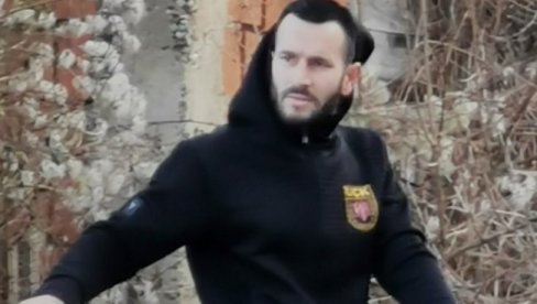 OVO JE NAJVIŠE RAZBESNELO SRBE U MITROVICI DANAS: Albanac sa obeležjima terorističke OVK u Severnoj Mitrovici