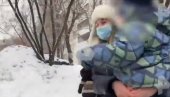 MAMA, BOJIM SE! Pristalice Navaljnog srušile dete dok su divljale po Moksvi (VIDEO)