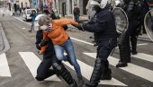 НОЖЕВИ, ПЕТАРДЕ И ШТИТНИЦИ ЗА УСТА: Хаос у Бриселу, на протестима ухапшено 500 људи (ФОТО/ВИДЕО)