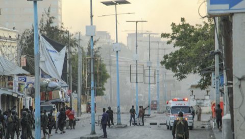 СТРАДАЛО ДЕВЕТ ЉУДИ: Окончани крвави сукоби у Сомалији, у главном граду још увек без струје (ФОТО)