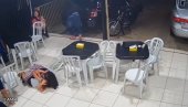 MAJČINSKA LJUBAV NEMA GRANICE: Trudnica se bacila na zemlju i svojim telom zaštitila dete dok su pljačkaši jurcali kroz restoran (VIDEO)