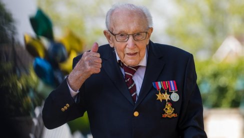 BRITANIJA U ŽALOSTI: Ratni veteran koji je prikupio 33 miliona funti za zdravstvo, preminuo od korona virusa