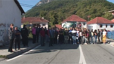 ДО ШКОЛЕ - КАКО СЕ КО СНАЂЕ: Више стотина ученика и студената са севера Црне Горе без превоза