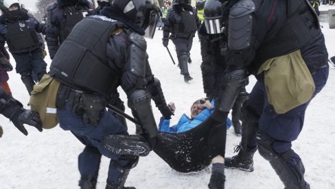 ŽESTOKO SAMO SA HULIGANIMA: Ruska policija u nedelju privela 5.021 demonstranta na protestima zbog hapšenja opozicionara Alekseja Navaljnog