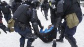 ЖЕСТОКО САМО СА ХУЛИГАНИМА: Руска полиција у недељу привела 5.021 демонстранта на протестима због хапшења опозиционара Алексеја Наваљног