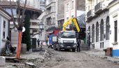 БОЕМСКА ЧЕТВРТ ГОТОВА ДО МАЈА : Почели завршни радови на реконструкцији главне калдрме и тротоара у Скадарској улици