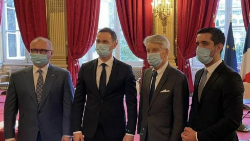 ČLANOVI SRPSKE DELEGACIJE ZA NOVOSTI O RAZGOVORIMA U PARIZU: Francuske firme već sledeće nedelje dolaze u Beograd na pregovore