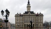 GRAD NOVI SAD PODRŽAO PREPORUKU VLADE SRBIJE: Gasi se dekorativna rasveta na Gradskoj kući, Domu zdravlja i novosadskim mostovima