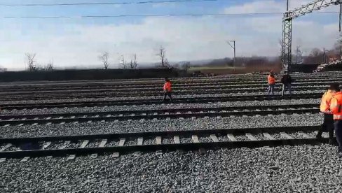 LOKOMOTIVA PREŠLA PREKO SKRETNIČARA: Detalji tragedije na železničkoj stanici Mala Krsna (VIDEO)