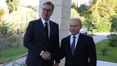 GDE OVDE PIŠE PUTIN, RUSIJA? LAŽOVI JEDNI Vučić o optužbama da je potpisao papir o hapšenju Putina