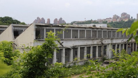 ЗАГАЂИВАЧЕ ТЕРАЈУ ИЗ РАКОВИЦЕ: После осам година, стигло се на само корак до измештања фабрика које трују околину