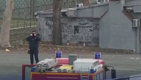 УКЛОЊЕН ТРАНСПАРЕНТ НАВИЈАЧКЕ ГРУПЕ ВЕЉЕ НЕВОЉЕ: Јаке полицијске снаге на стадиону Партизана