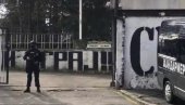 MASKIRANI POLICAJCI SA DUGIM CEVIMA: Novi snimak sa partizanovog stadiona (VIDEO)